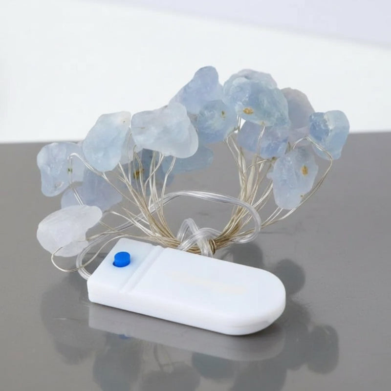 Guirlande bien-être suspendue dans un salon cosy