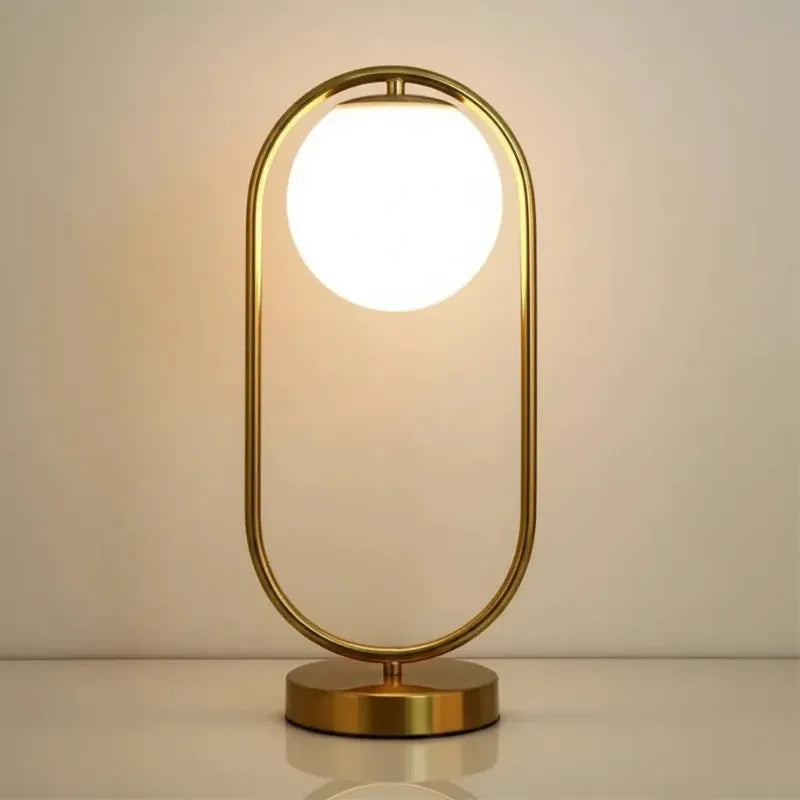 Socle laiton massif poli lampe boule verre moderne