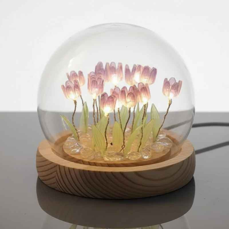 lampe tulipe décoration florale salon contemporain
