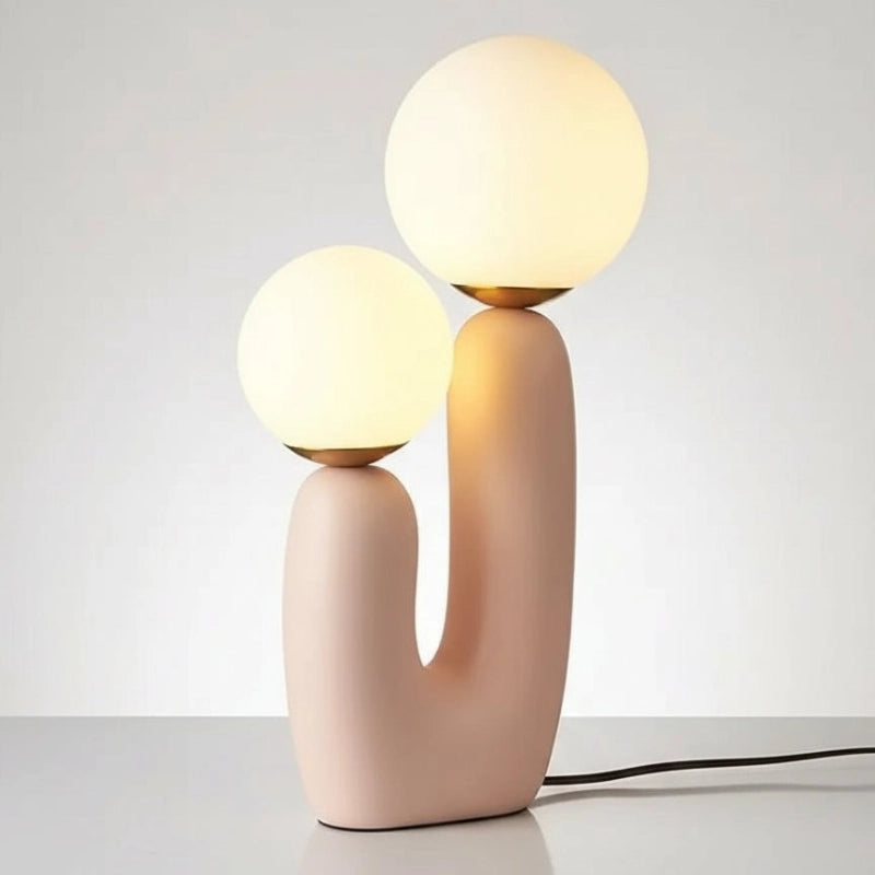 lampe à poser design scandinave LED dans salon moderne