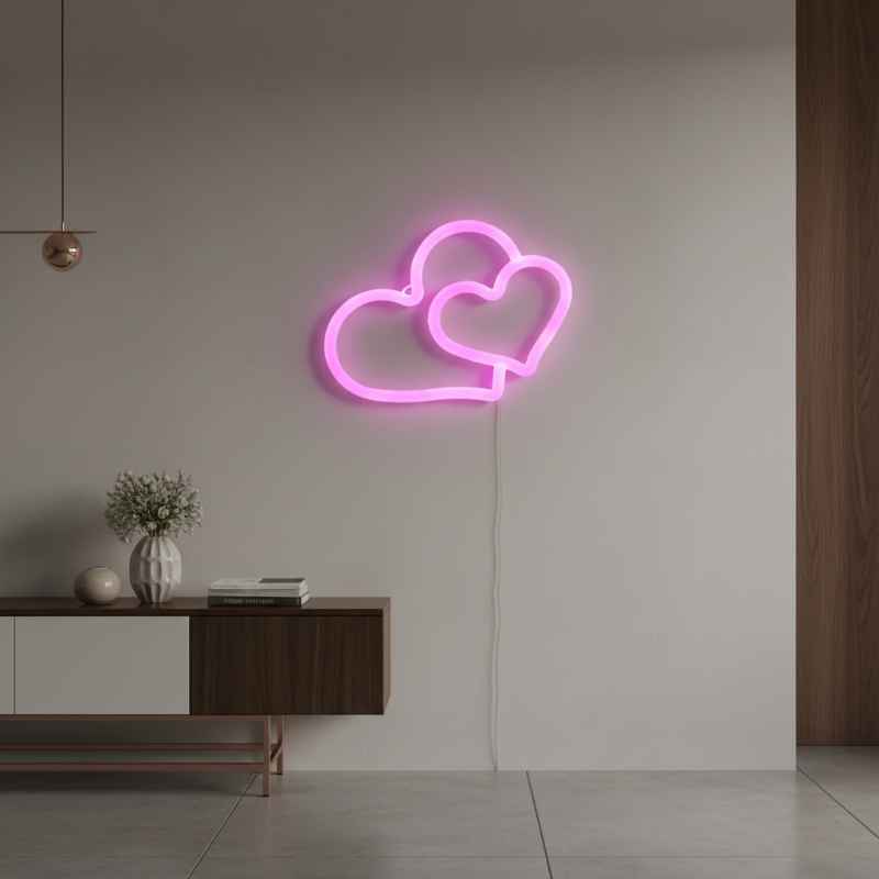 Lampe néon en forme de double cœur jaune diffusant une lumière apaisante en intérieur.
