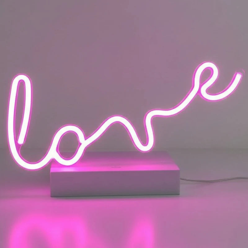 néon love rose mural, ambiance romantique chambre moderne