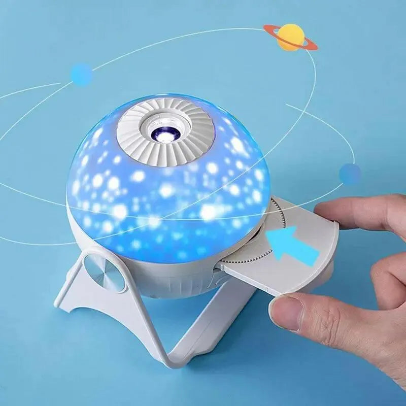 Projection de lune et étoiles lumineuses sur le plafond d’une chambre cosy