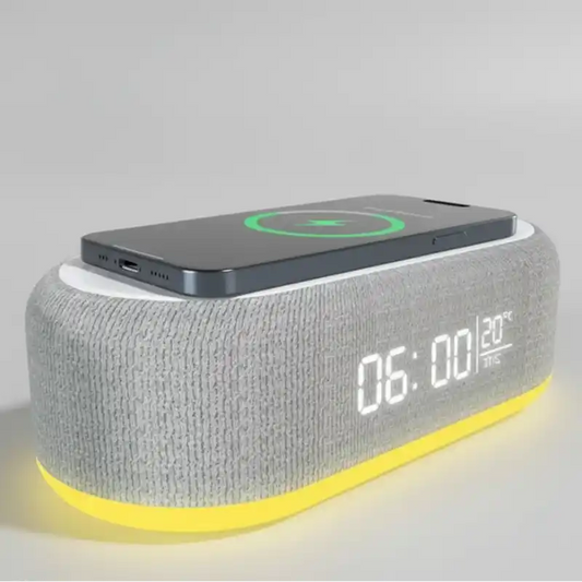 réveil chargeur induction Bluetooth sur table de chevet avec smartphone en charge