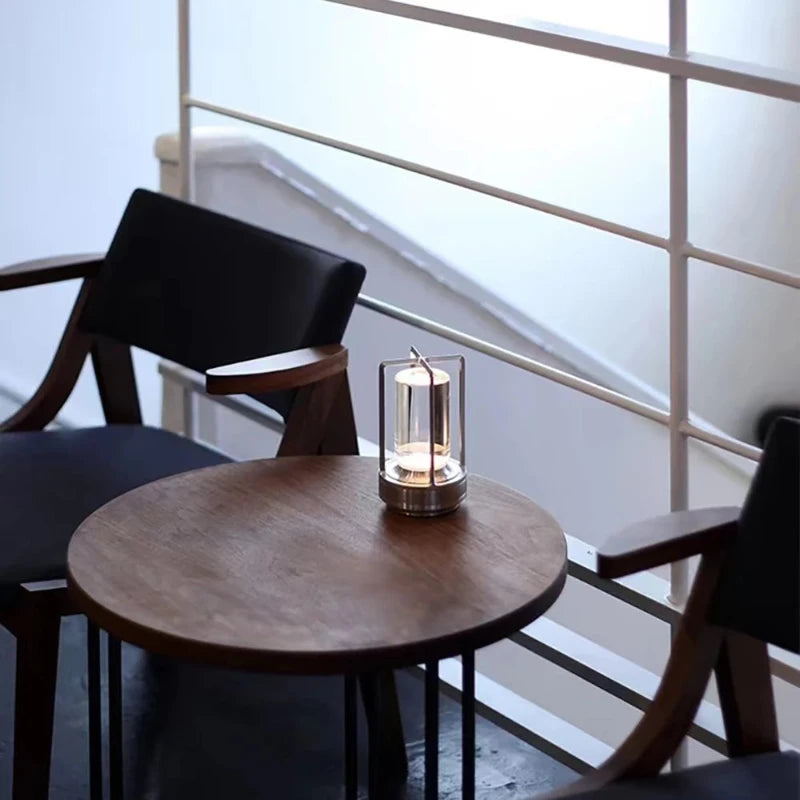 Veilleuse Adulte sans fil : Élégance Rétro et Lumière Ambiance


Illuminez votre espace avec une touche d'élégance rétro et de lumière tamisée grâce à la Lampe de Table LED Sans Fil en Métal Aste.

Design Rétro C Veilleuse de rêve