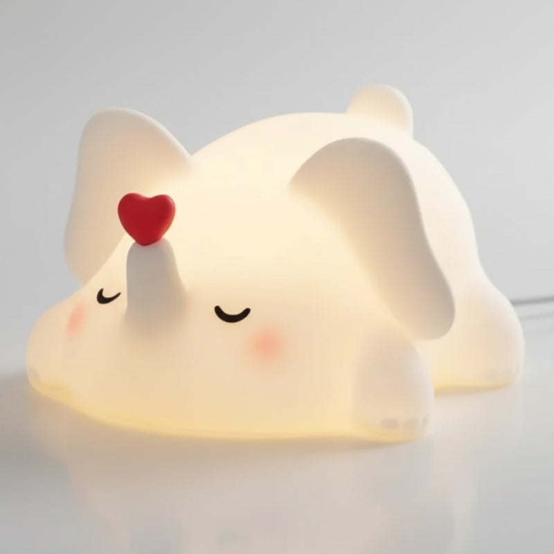 veilleuse éléphant bébé rechargeable en silicone posée dans chambre d’enfant